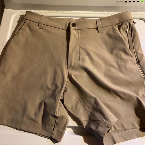 Lulu ABC Shorts Size 31 7”