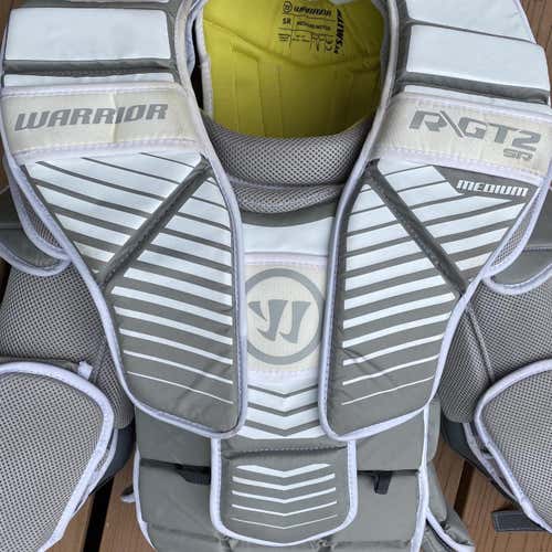 Warrior R/GT2 Medium Senior Goalie Chest Protector