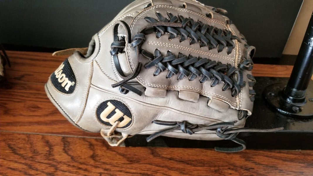 Used A2000 D33 Baseball Glove 11.75"