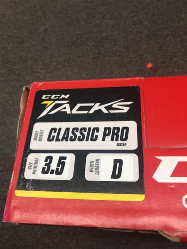 New CCM Tacks Classic Pro Size 3.5 D Jr Skates