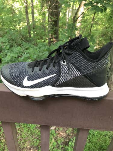 Black Used Size Men's 10.5 (W 11.5) Nike Shoes