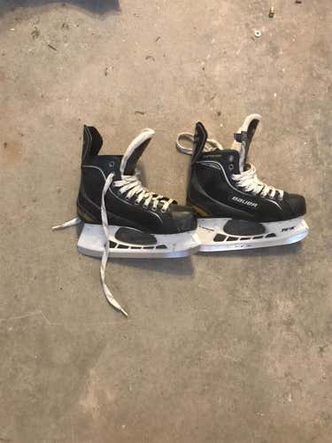 Used Bauer  Size 6 Hockey Skates