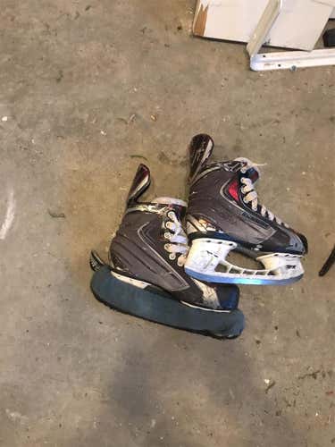 Used Bauer Vapor Size 5 Hockey Skates