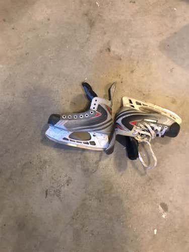 Used Bauer Vapor Size 3.5 Hockey Skates