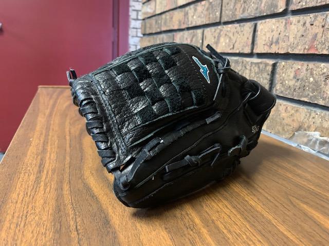Mizuno Left Hand Throw Softball Glove 12.5" Like New