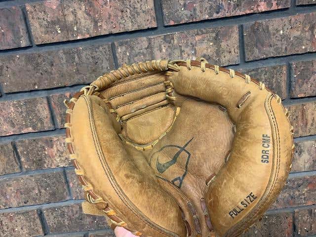 Used Nike Right Hand Throw Diamond Ready Baseball Glove