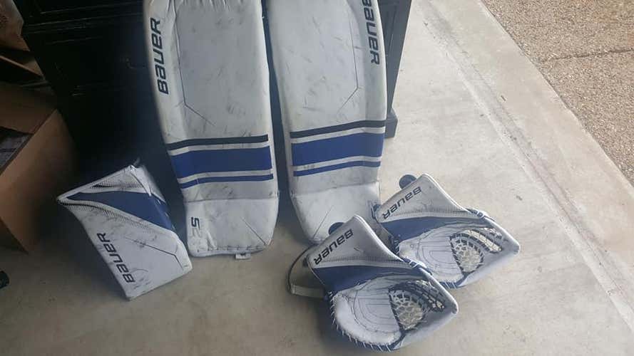 White Used Senior 32" Bauer Regular Supreme 2S Goalie Full Set Pro Stock