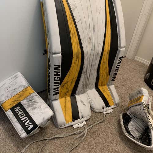 Khudobin Boston Set