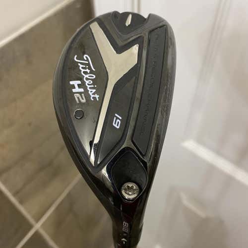 Titleist 818 H2 Hybrid 3 Hybrid 19° stiff flex Right Handed