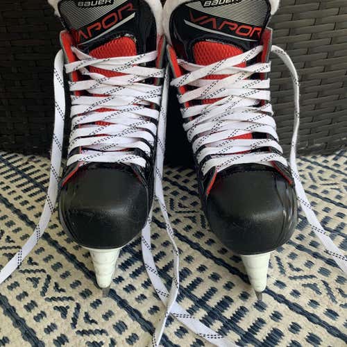 Used Bauer Vapor X2.5 Regular Width Size 2 Hockey Skates