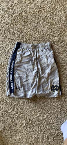 Notre Dame Boys Large Under Armour Shorts Youth