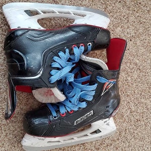 Used Junior Bauer Vapor X500 Hockey Skates Size 5