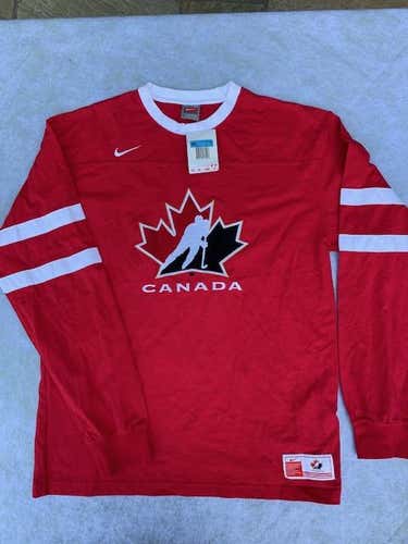 Team Canada Embroidered Red New Adult Men Medium Nike long Sleeve Shirt