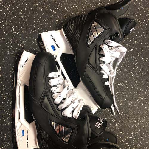 New True Pro Custom Regular Width  Size 8.5 Hockey Skates