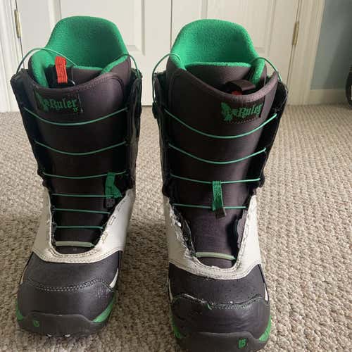 Unisex Size Men's 10.5 (W 11.5) Burton Adjustable Flex Snowboard Boots