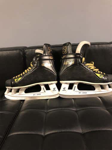 Used Graf Supra 703 Regular Width Size 10.5 Hockey Skates