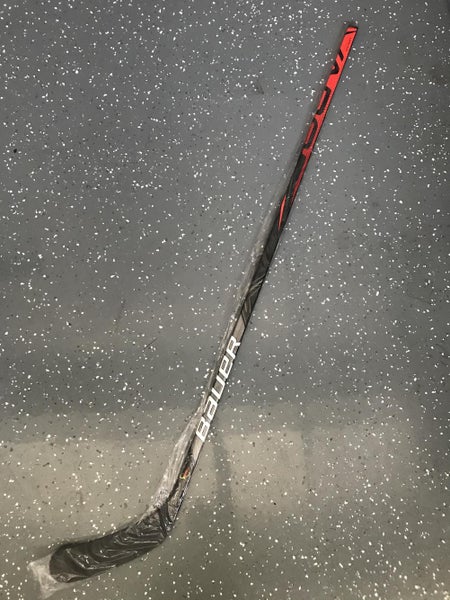 New Senior Bauer Right Handed Vapor FlyLite Hockey Stick Mid Pattern Pro Stock