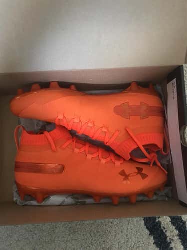 Adult Size 9.0 (Women's 10) Under Armour Cleats