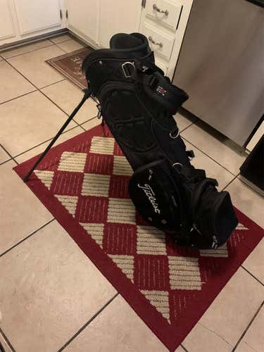 Black Men's Titleist Carry Bag