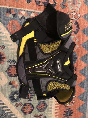 Used Medium Bauer Supreme 1S  Shoulder Pads