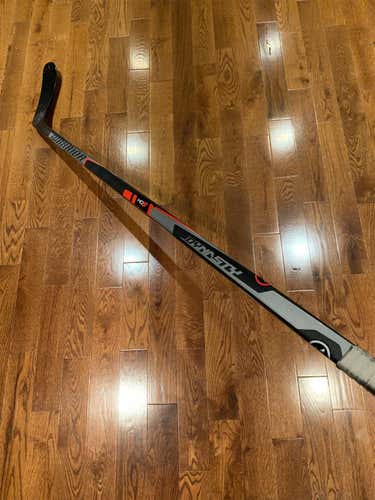 **LIKE NEW**  Senior Warrior Right Handed 85 flex W71 Dynasty HD5 Hockey Stick