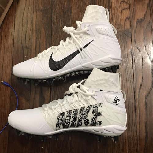 White Men's Molded Cleats Nike Huarache 7 9.5