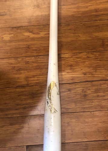 Used Wood Carrera  (-3) 28 oz 31" Bat