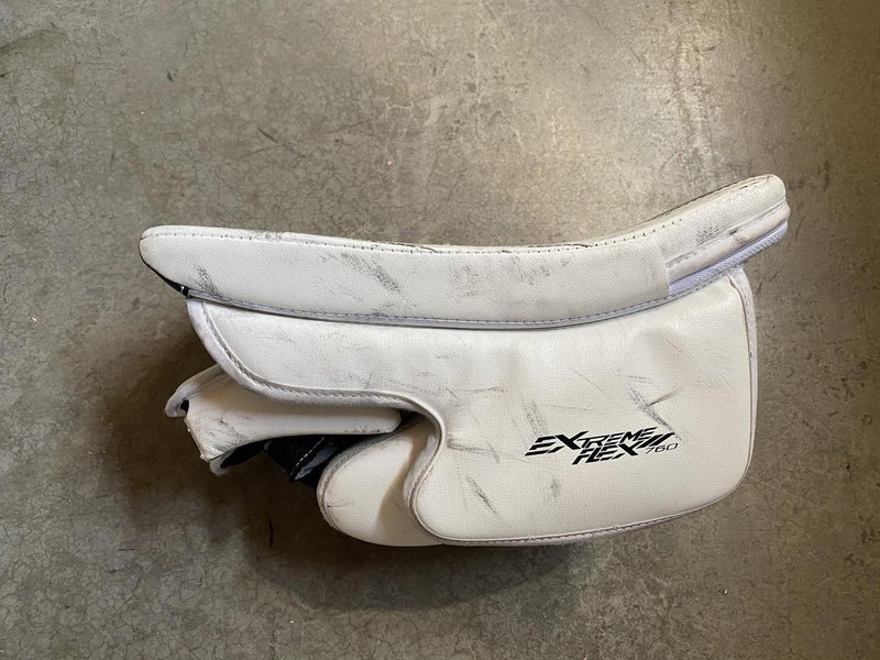 White Junior Used CCM Regular Extreme Flex II 760 Blocker