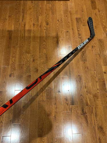 NEW Pro Stock Senior Bauer Left Hand 70 flex P92 Vapor FlyLite Hockey Stick