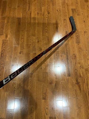 **LIKE NEW** Bauer Vapor 1X Lite Left hand 77 flex P92 Hockey Stick