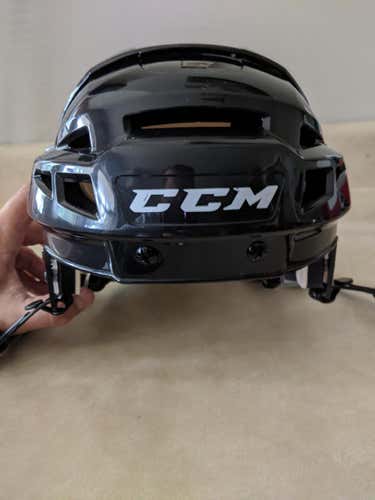 Black New Medium CCM Vector V08 Helmet