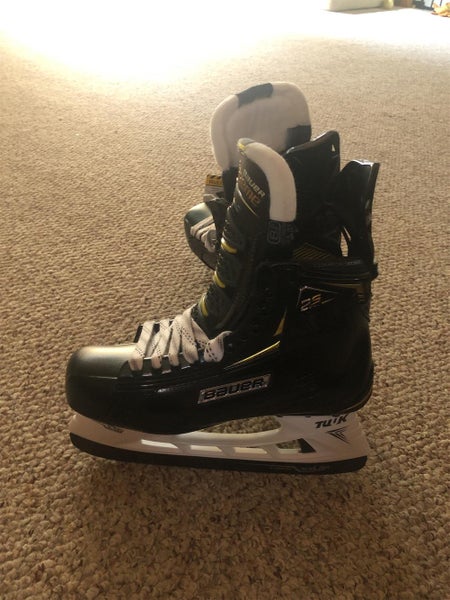 New Bauer Supreme 2S Pro Regular Width Size 8.5 Hockey Skates