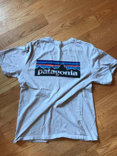 Adult Medium Patagonia Shirt