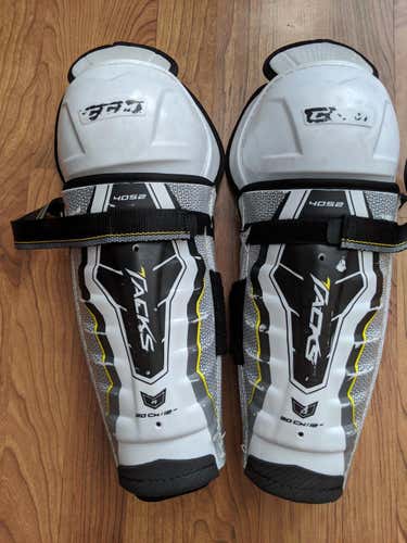 Used Junior CCM Tacks 4052 Shin Pads