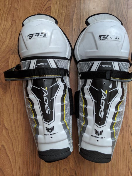 Used Junior CCM Tacks 4052 Shin Pads