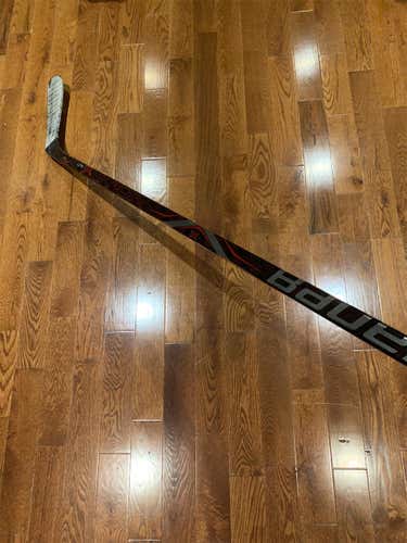 Senior Bauer Right Handed 77 flex P92 Vapor 1xLITE Hockey Stick