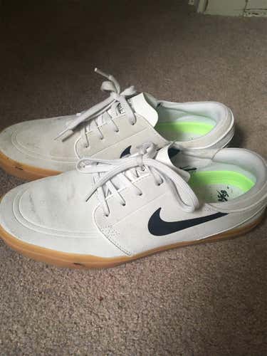Size 9.5 Nike SB