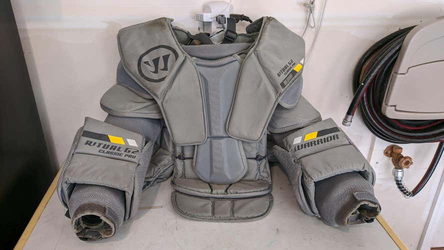 Senior Used Medium Warrior Ritual G2  PRO Chest and Arm Protector Goalie Chest Protector