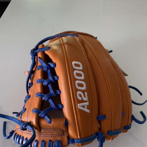 Infield A2000 1789 11.5" Baseball Glove LIKE NEW: See pictures