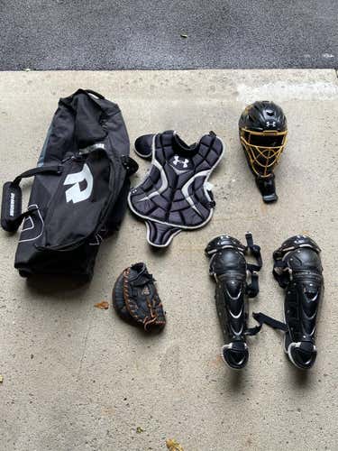Used Youth Under Armour Victory Series Catcher's Set