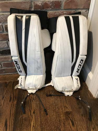 White Used Youth 24" CCM Y Flex Goalie Leg Pads