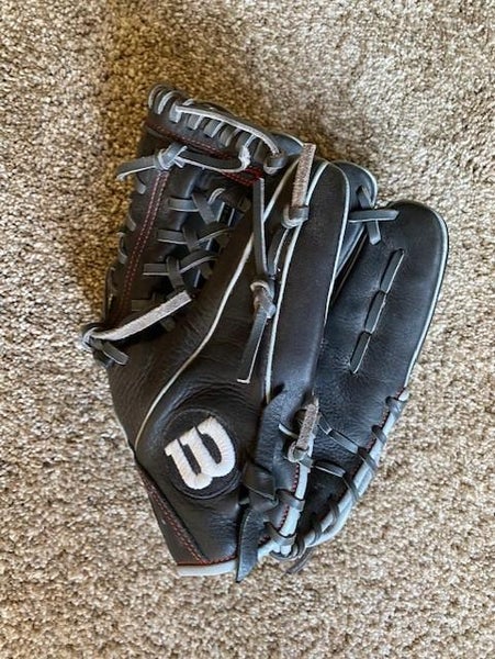 Black Like New High School/College Wilson Right Hand Throw Infield A1000 Baseball Glove 11.5"