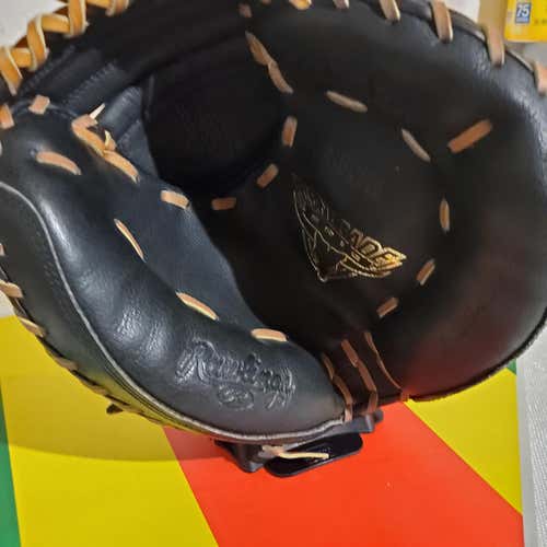 Black Used Kid Pitch (9YO-13YO) Rawlings Right Hand Throw Catcher's Renegade Baseball Glove 32.5"