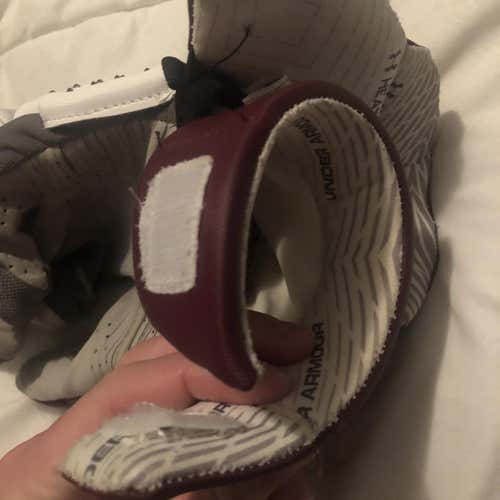 Boys’ Latin Used Under Armour Engage 2 White 13" Lacrosse Gloves