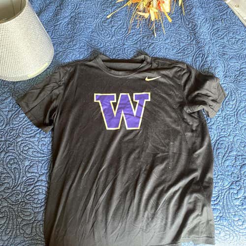 Adult Medium Nike Shirt