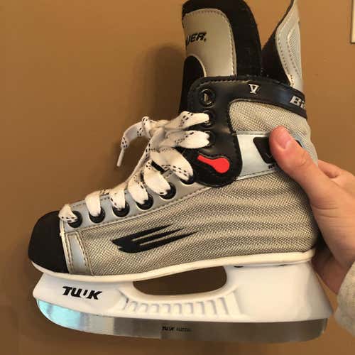 Used Bauer Vapor SFL Size 2 Hockey Skates