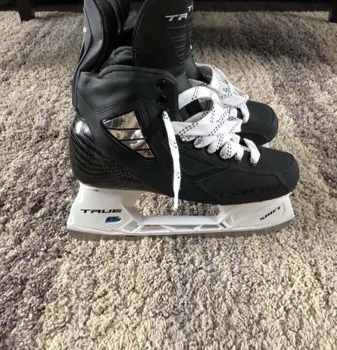 BRAND NEW PRISTINE TRUE SIZE 9