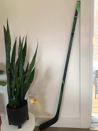 Used Intermediate Bauer Right Handed Supreme ADV Hockey Stick Mid Pattern