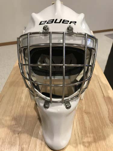 Brand New Senior New Bauer 960XPM Goalie Mask Size M/L (7 1/8 - 7 5/8)