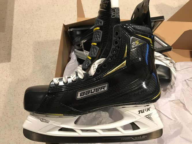 Brand New Senior Bauer Supreme 2S PRO Hockey Skates Size 11.0 D Width